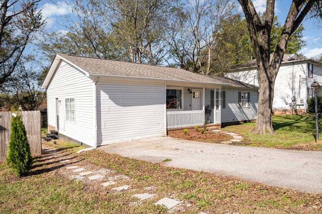 Building Photo - 209 Nowlin Dr