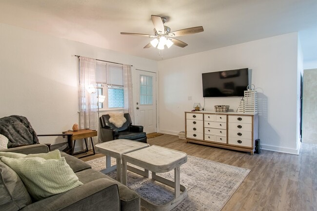 Photo - 2332 S Clover Dr House