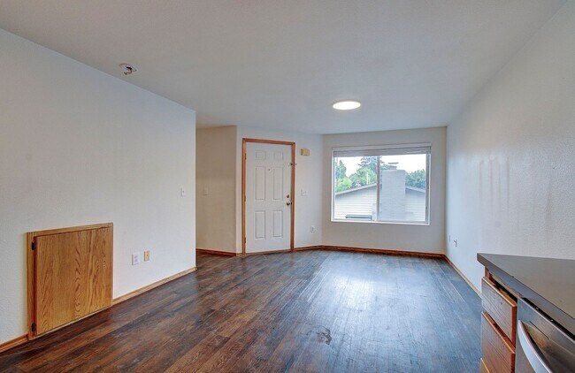 Foto del edificio - Spacious 3bd 2.5ba Unit in 4Plex - Avail. Now!