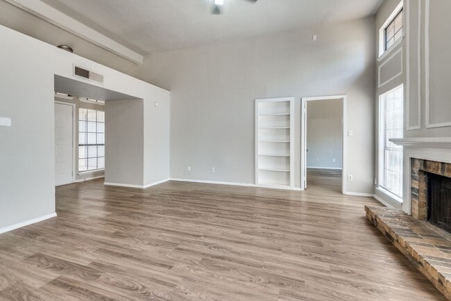 Building Photo - 2220 Wamsetta Dr