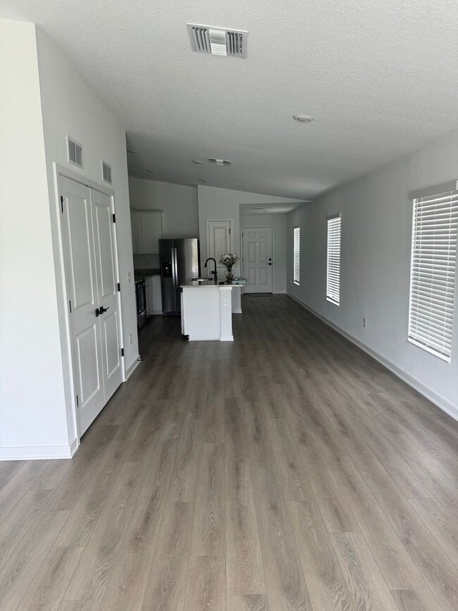 Building Photo - Charming 3BR House in Tampa