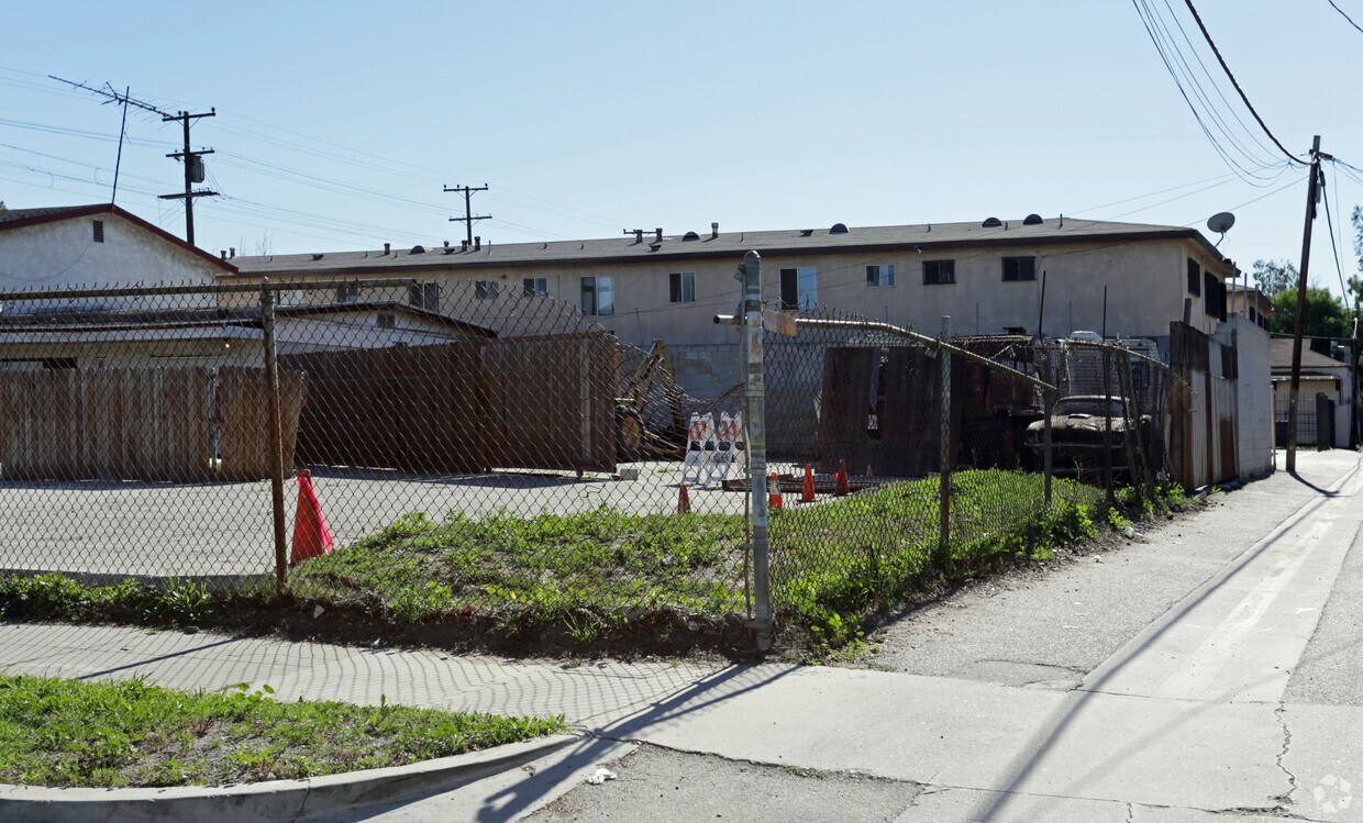 Building Photo - 1309-1313 N Willowbrook Ave