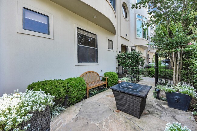 Foto del edificio - 6519 Durford St