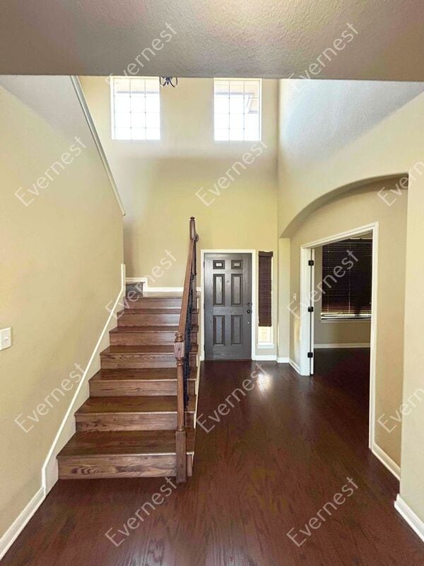Building Photo - 208 Hendelson Ln