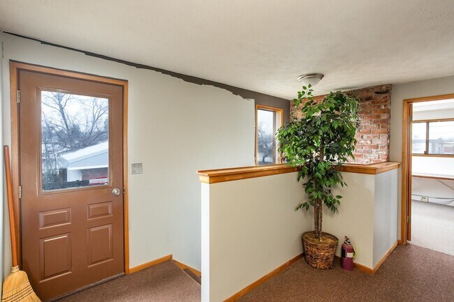 Foto del edificio - 10623 E Montgomery Ave