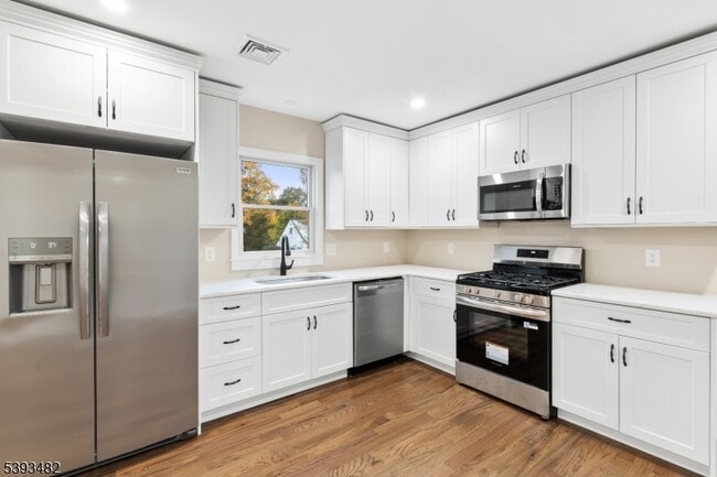 Foto del edificio - 937 Ringwood Ave