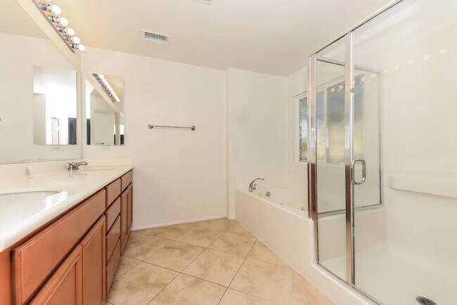 Foto del edificio - 36397 Bay Hill Dr