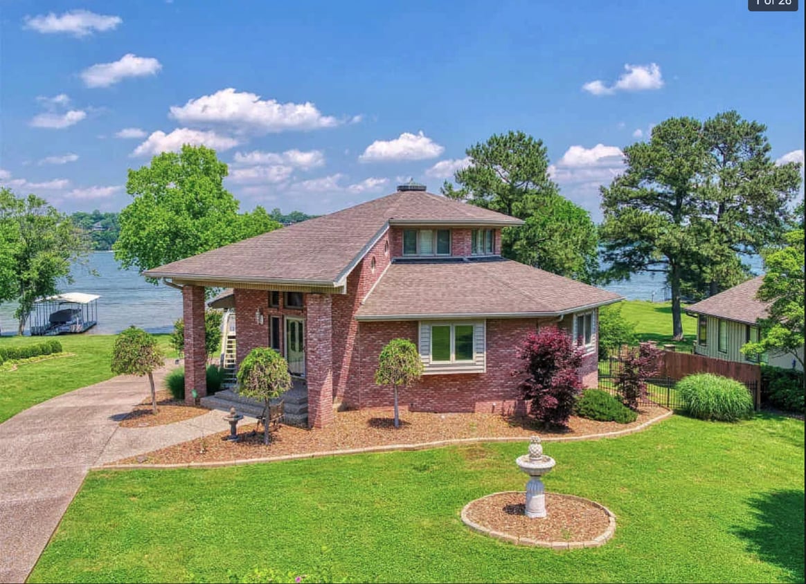 Primary Photo - 215 Lakeview in Mt. Juliet. Waterfront, Pr...