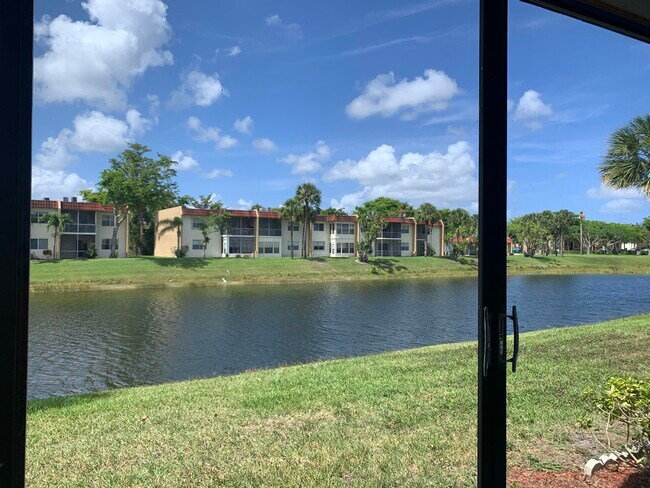 Foto del edificio - 123 Lake Gloria Dr