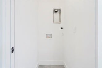 Building Photo - 333 Sweetspire Ct