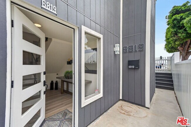 Foto del edificio - 6819 E Ocean Blvd