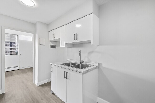 Photo du bâtiment - 65 Thorncliffe Park Dr