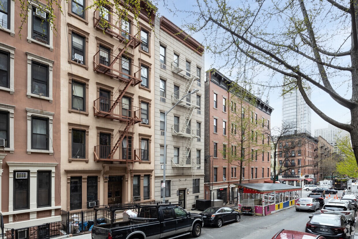 Building Photo - 237 E 88th St