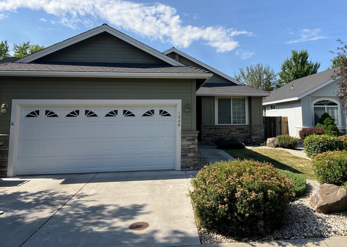 Primary Photo - beautiful home in Minden