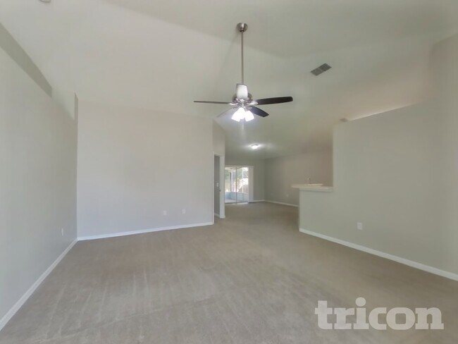 Foto del edificio - 7439 Lawn Tennis Ln