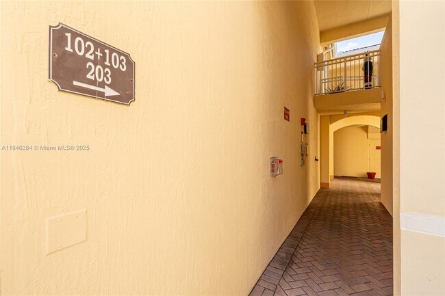 Foto del edificio - 10242 NW 7th St