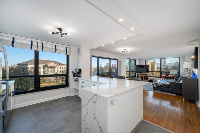 Foto del edificio - 2020 N Lincoln Park W