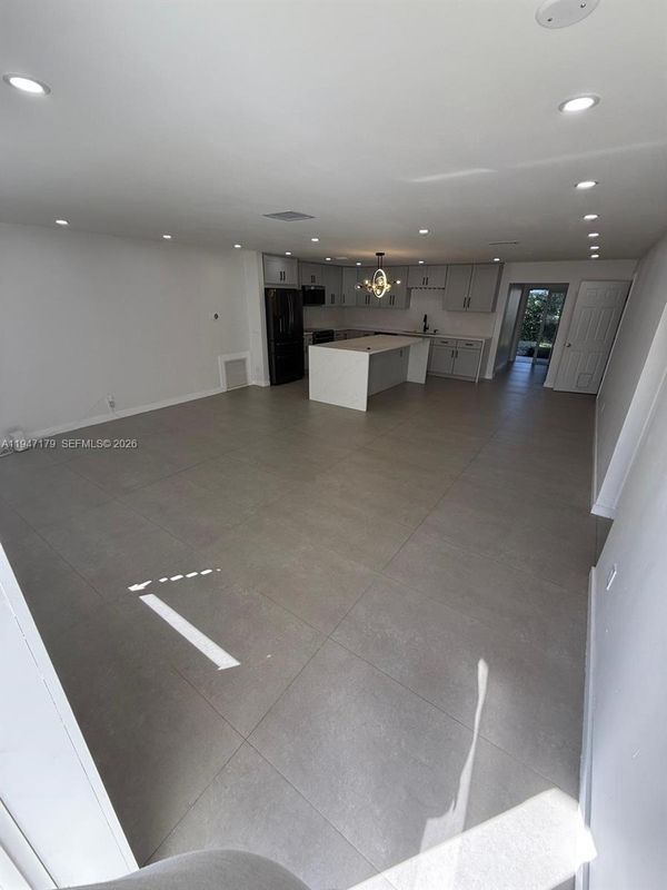 Foto del edificio - 6891 Scott St