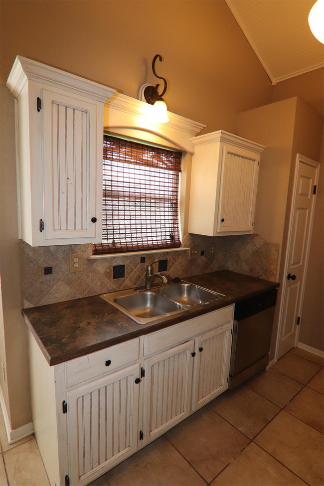 Foto del edificio - 5680 Brett Ln