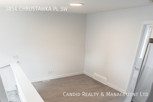 Building Photo - ABOVE GARAGE GARDEN SUITE IN CHAPPELLE