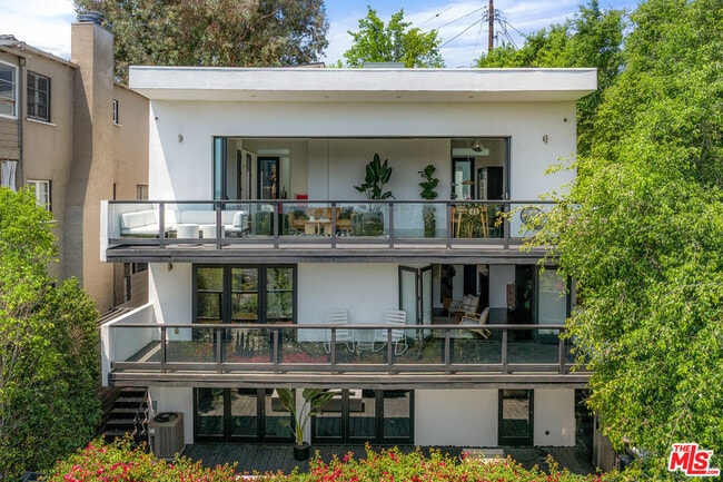 Building Photo - 2300 Ronda Vista Dr