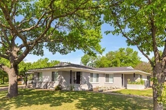 Building Photo - 4400 Granbury Rd