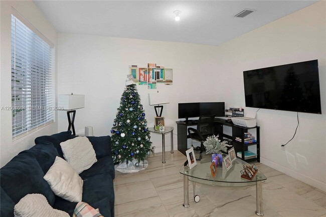 Foto del edificio - 2432 SE 10th St