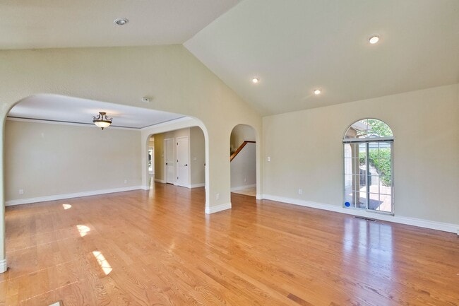 Foto del edificio - Gorgeous Willow Glen Two Story Home Availa...