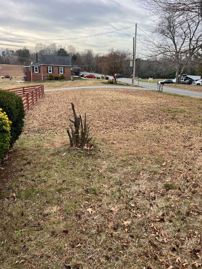 Foto del edificio - 1244 Mountain View Rd