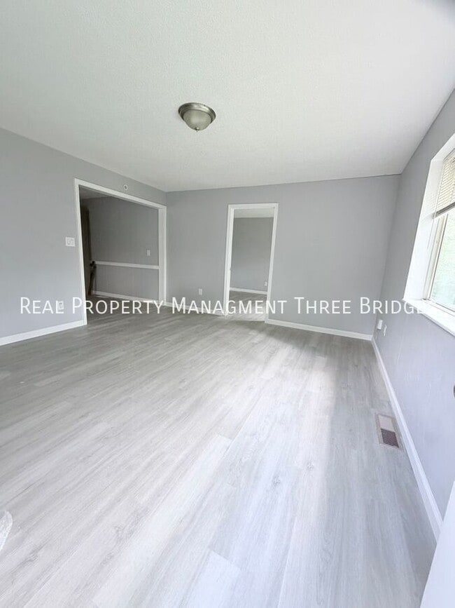 Building Photo - 536 Ames Pl