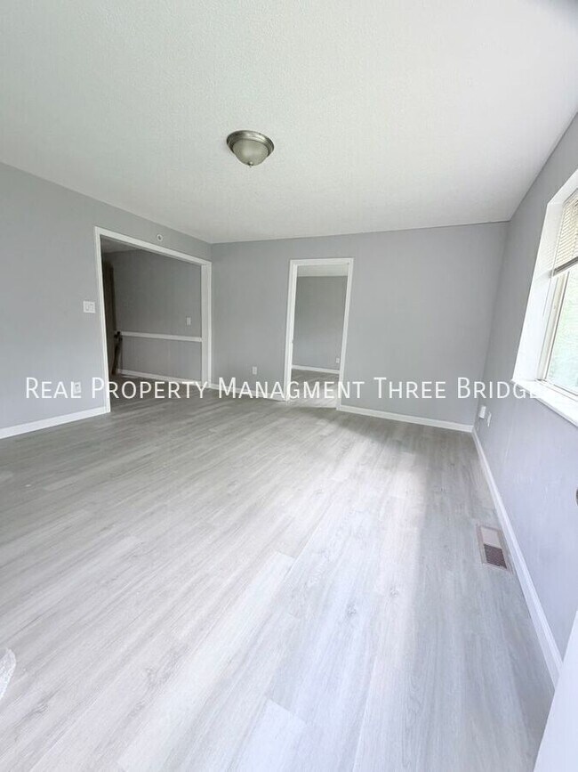 Foto del edificio - 536 Ames Pl