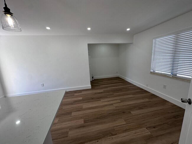Foto del edificio - 4609 Bougainvilla Dr