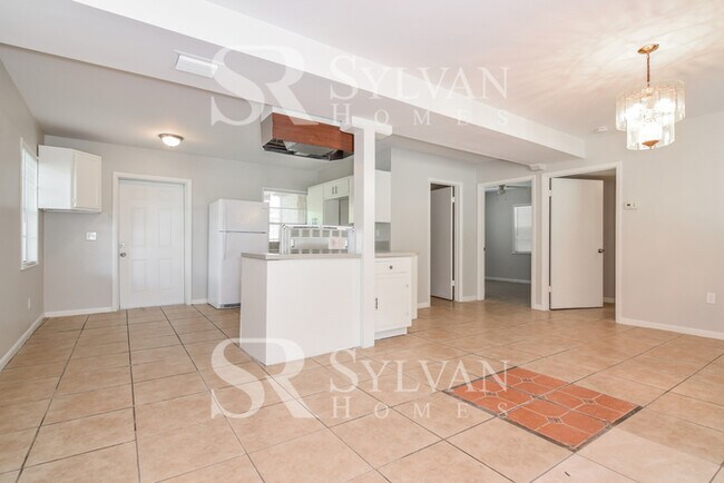 Photo - Discover Your Sunshine Oasis House