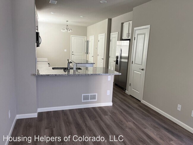 Building Photo - 2 br, 2.5 bath House - 825 Great Plains Av...