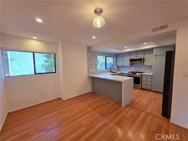 Foto del edificio - 13963 Riverside Dr