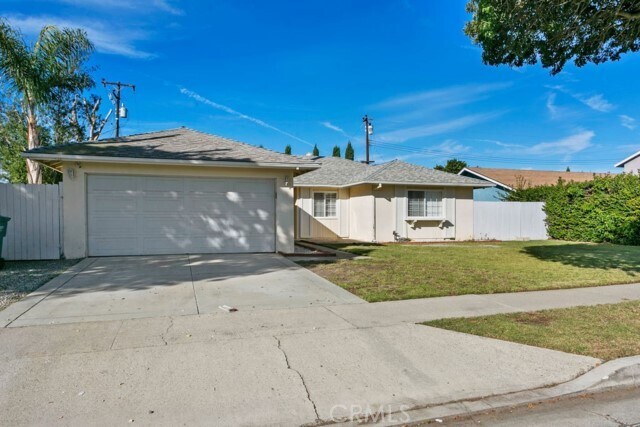 Foto principal - 15641 Mayflower Ln