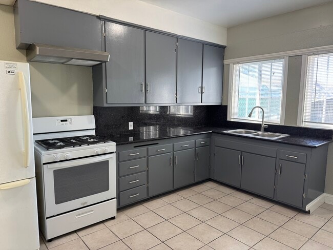Building Photo - 1450 Highland Blvd