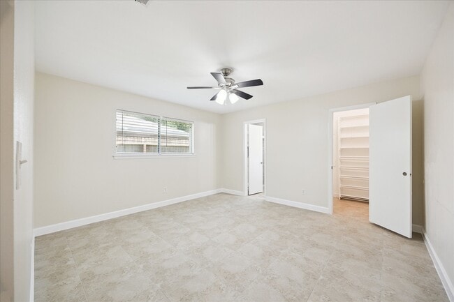 Building Photo - 942 Seagate Ln