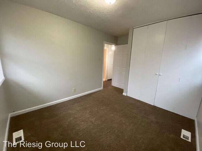 Building Photo - 149 Delmont Dr