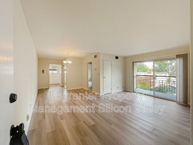 Building Photo - 362 W Olive Ave