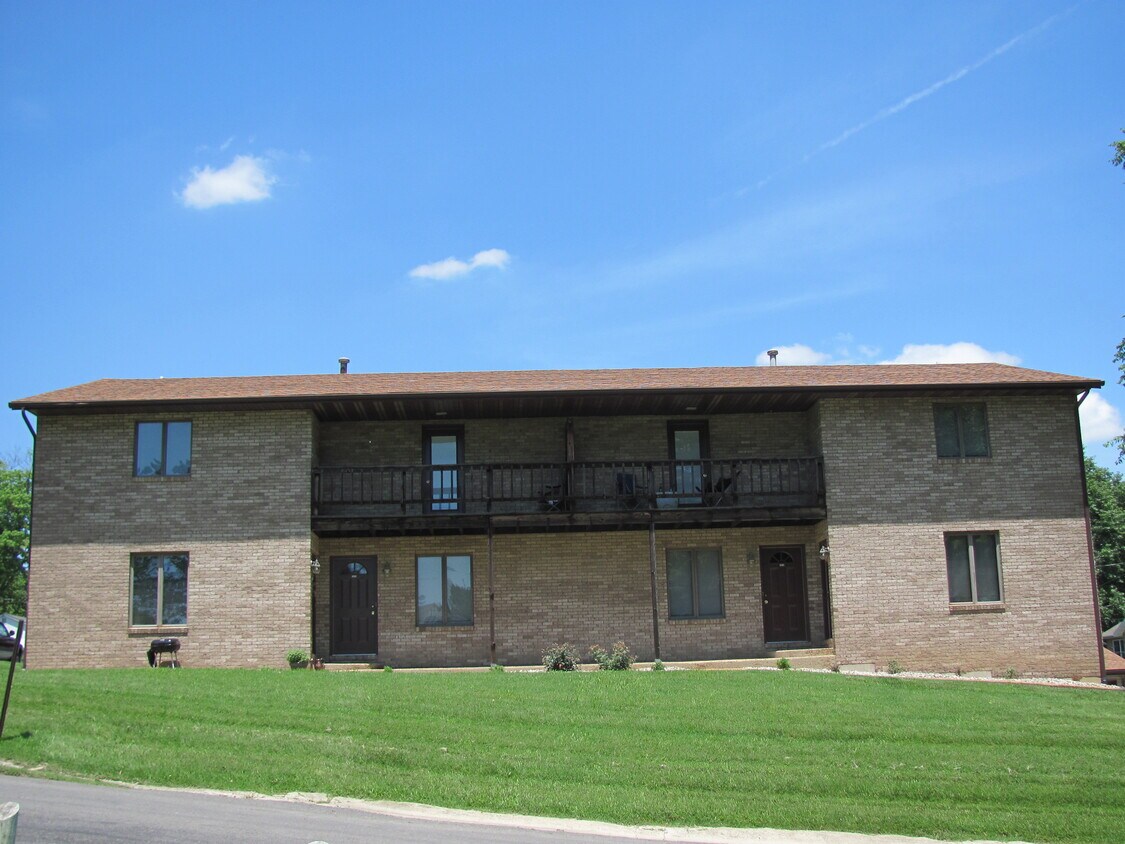 1817 Parkview Dr, Highland, IL 62249 Townhome Rentals in Highland IL