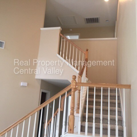 Building Photo - 272 Fairmont Ln