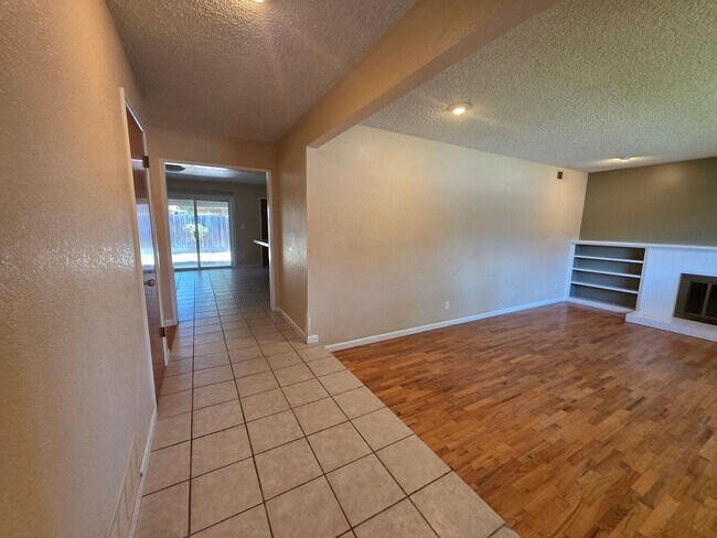 Foto del edificio - Single story home close to freeway access!