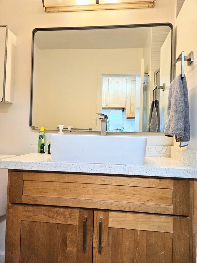 Building Photo - Makiki Punahou Hale Oahua Unfurnished 1 Bedroom 1 Bathroom Condominium