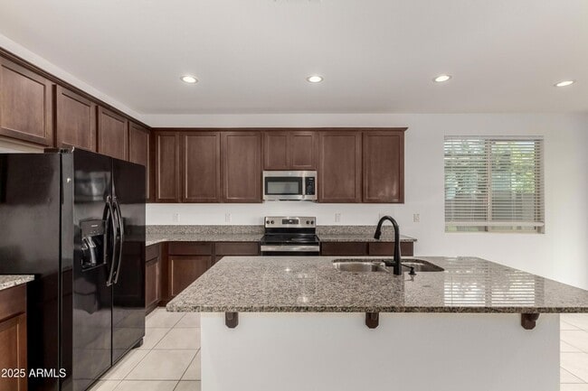 Foto del edificio - 17995 W Hilton Ave