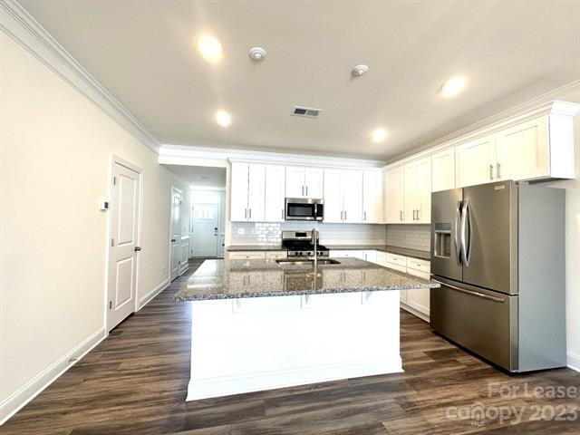 Building Photo - 6235 Nandina Dr