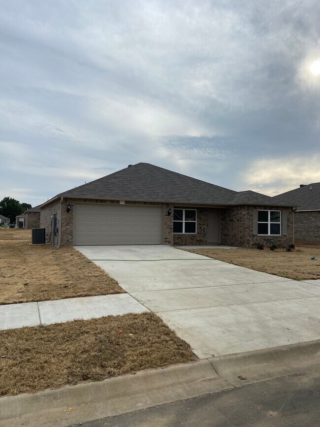 Foto del edificio - *Pre-Leasing* Four Bedroom | Two Bathroom ...