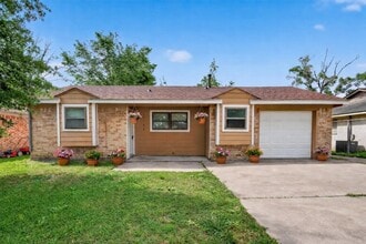 Building Photo - 17106 Sunshine St