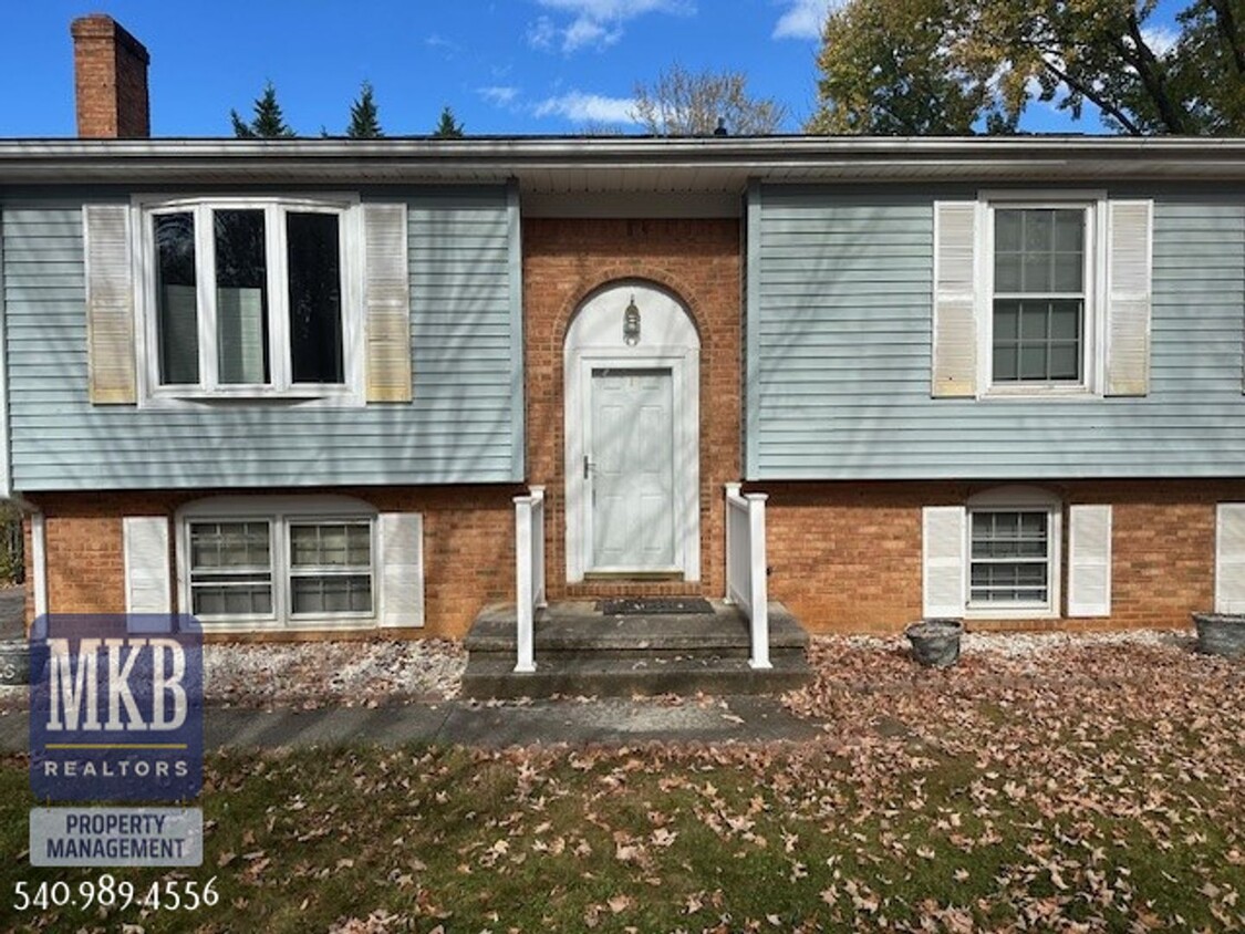 Primary Photo - 4 Bedroom South Roanoke County Home