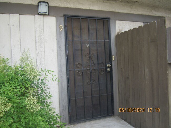 Foto del edificio - SPACIOUS 2 STORY CONDO
